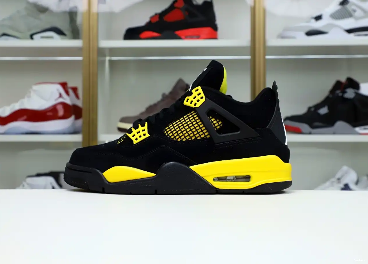 Air Jordan thunder  2023 Jordan4 0325